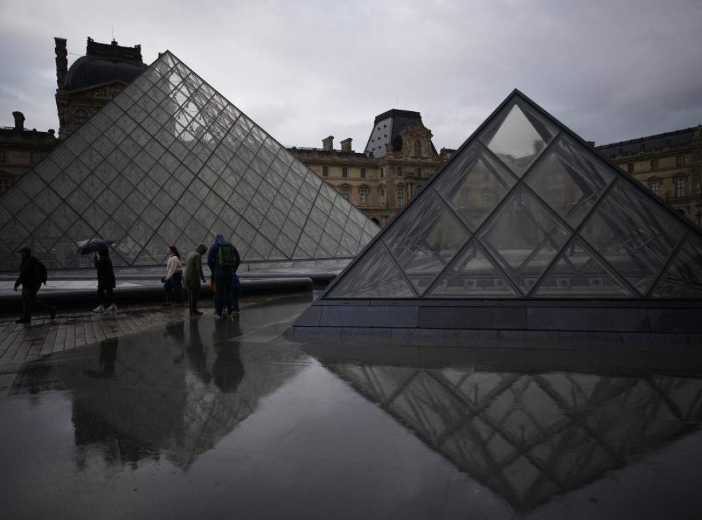 Francuska ministarka kulture: Pljačka u Luvru je "poraz za sve", preduzeću sve mere