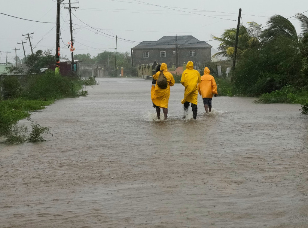 Ministar: Uragan Melisa trebalo bi da napusti obale Jamajke do kraja dana