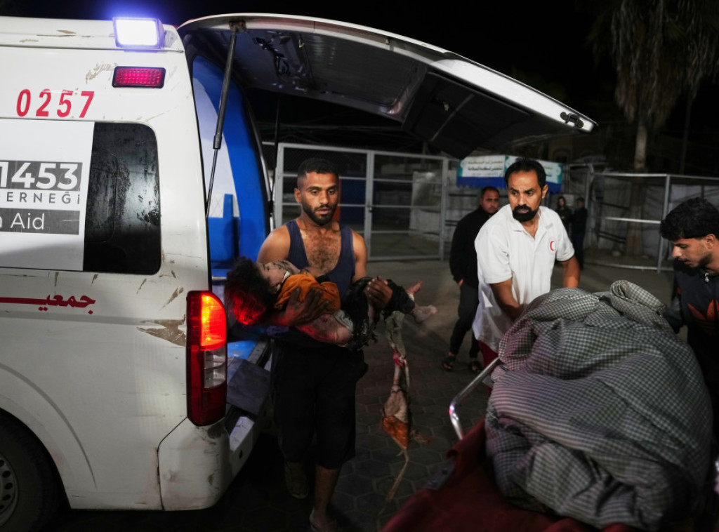 Zvaničnici: Najmanje 60 osoba poginulo u izraelskim noćnim napadima na Gazu