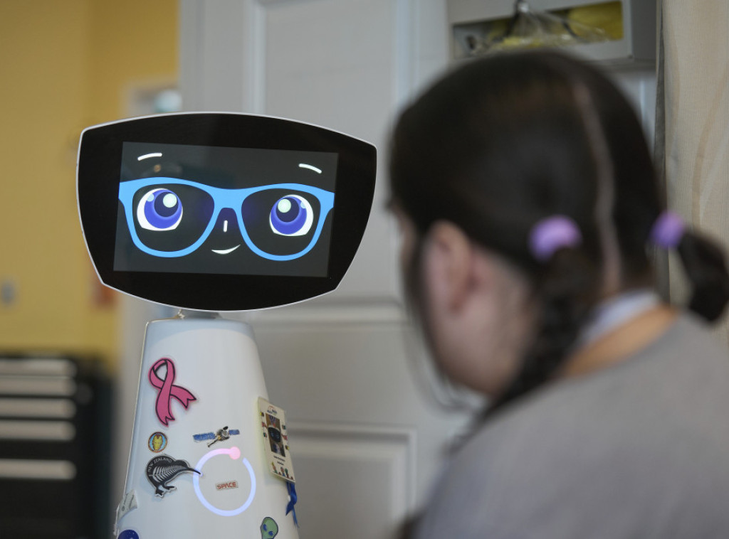 Predstavljen Neo, kućni robot koji pere sudove i priča viceve za 20.000 dolara