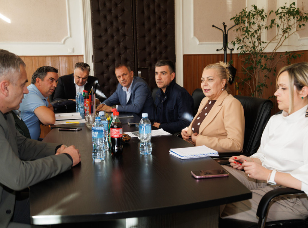 Ministarka Sofronijević: Sečanj dobija nove puteve i rešene imovinske odnose