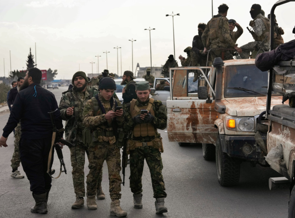 Ankara: Sirijskim vojnicima biće dozvoljeno da koriste turske vojne kasarne za obuku