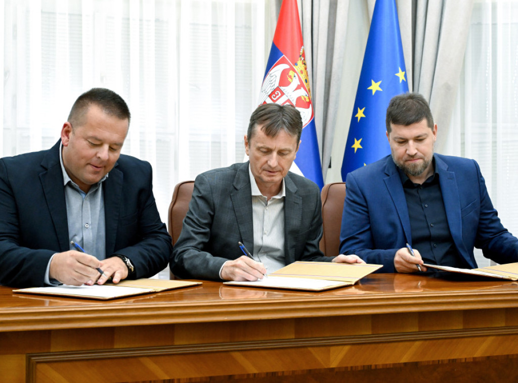 Darko Glišić i predsednik opštine Vladimirci potpisali ugovor o izgradnji nove škole