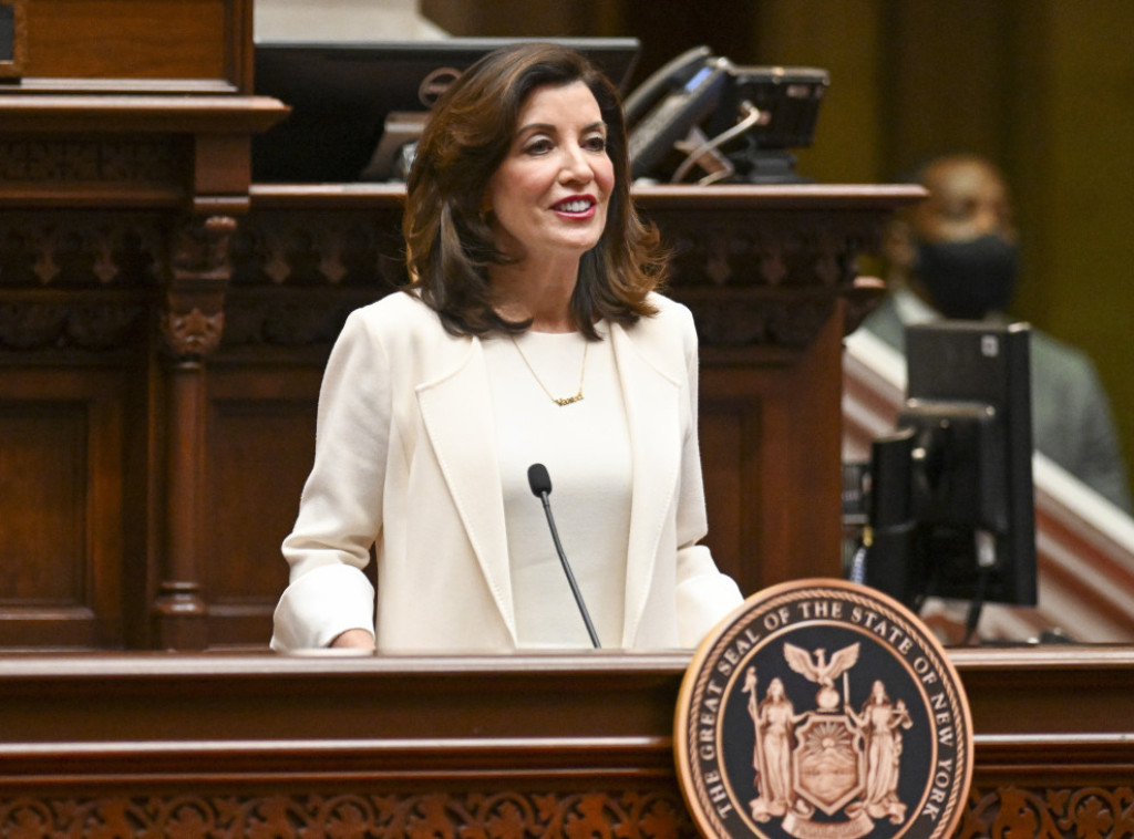 Guvernerka Njujorka Kejti Hokul proglasila vanredno stanje zbog nestanka bonova za hranu