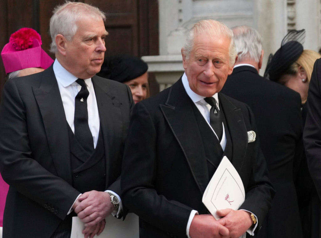 Britanski kralj Čarls III oduzeo princu Endruu titule i naredio iseljenje iz palate