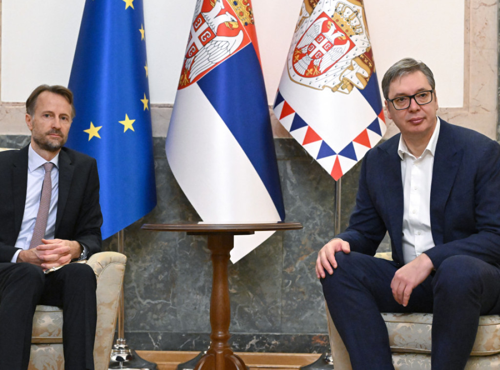 Vučić sa Bekeratom: Evropske integracije i članstvo u EU ostaju strateški cilj Srbije