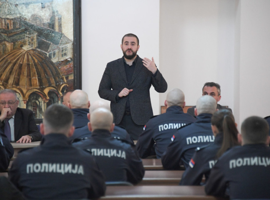 Ministar Zukorlić posetio Centar za osnovnu policijsku obuku u Sremskoj Kamenici