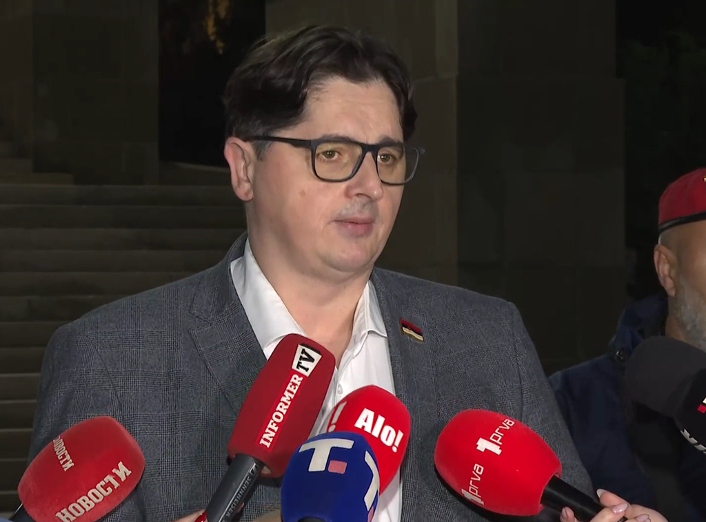 Poslanik Uglješa Mrdić koji štrajkuje glađu prevezen u Urgentni centar