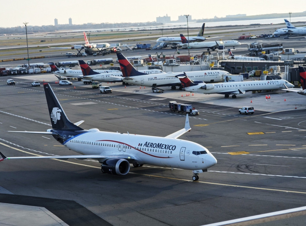 Njujorški aerodromi prizemljili avione zbog olujnog vetra
