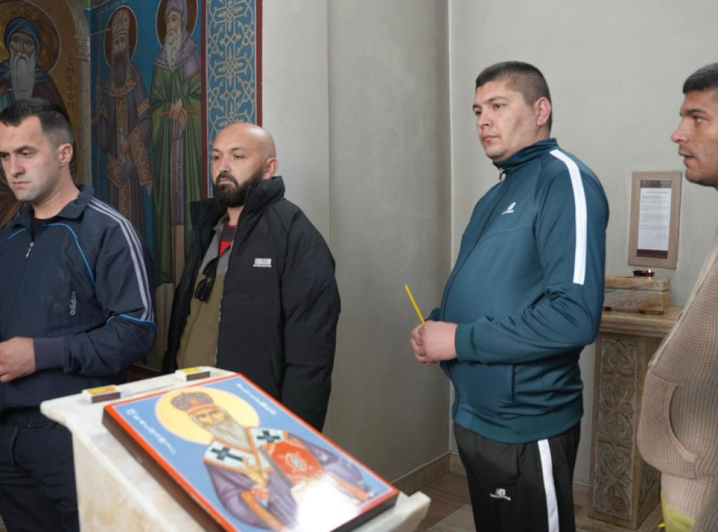 Srbi koji pešače iz AP KiM u Preljini odali poštu stradalima u padu nadstrešnice