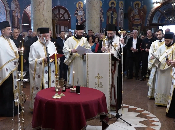 Mitropolit niški Arsenije u Nišu služio pomen stradalima u padu nadstrešnice u Novom Sadu