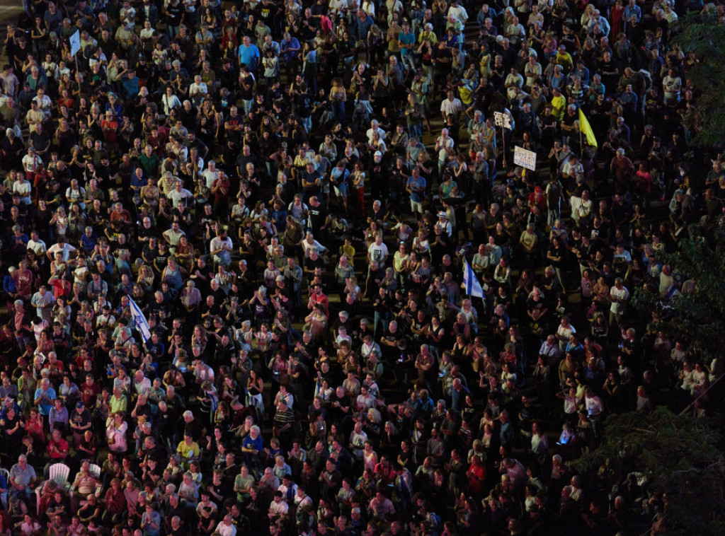 Hiljade ljudi na mitingu u Tel Avivu obeležilo 30 godina od ubistva Jicaka Rabina