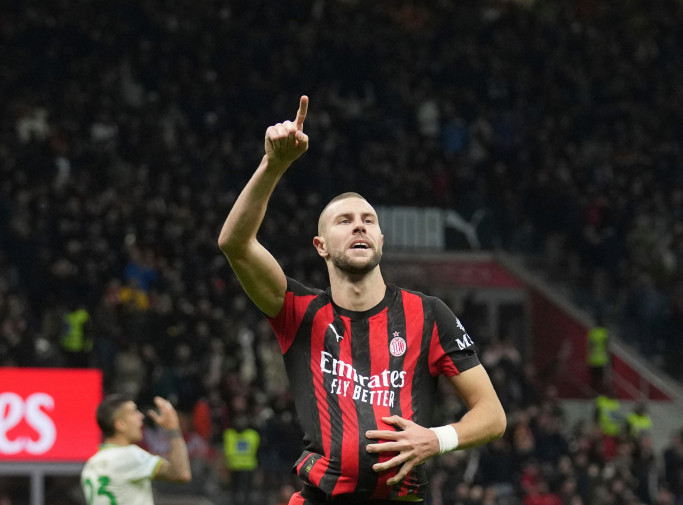 Fudbaleri Milana pogotkom Strahinje Pavlovića pobedili Romu u derbiju Serije A