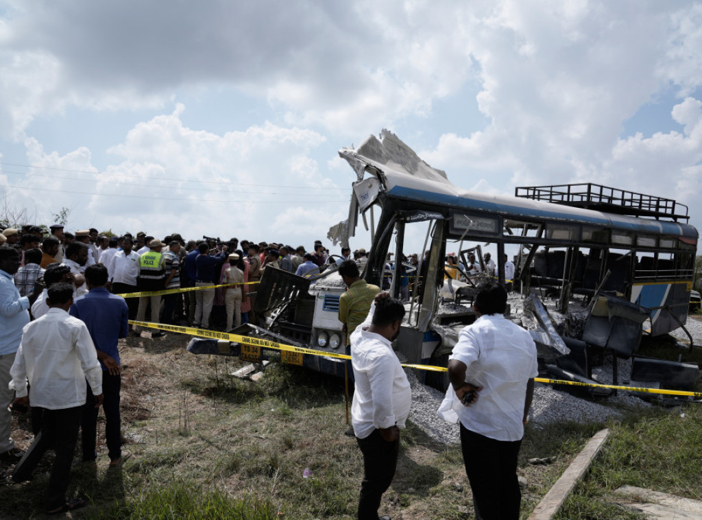 Sudar kamiona i autobusa na jugu Indije, poginulo najmanje 20 ljudi