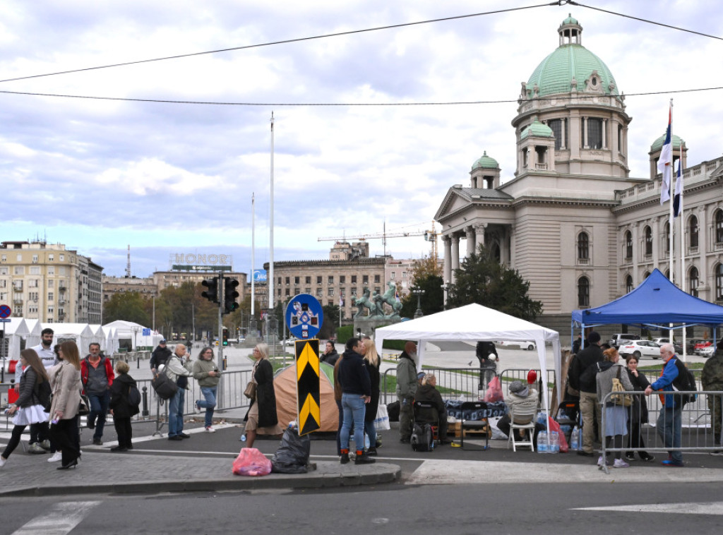 Ispred Skupštine mirno, raskrsnica kod Takovske i Bulevara ponovo blokirana