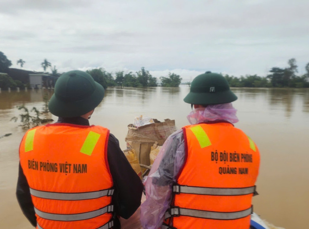 U poplavama u centralnom Vijetnamu stradalo ili nestalo 42 ljudi, počelo novo nevreme