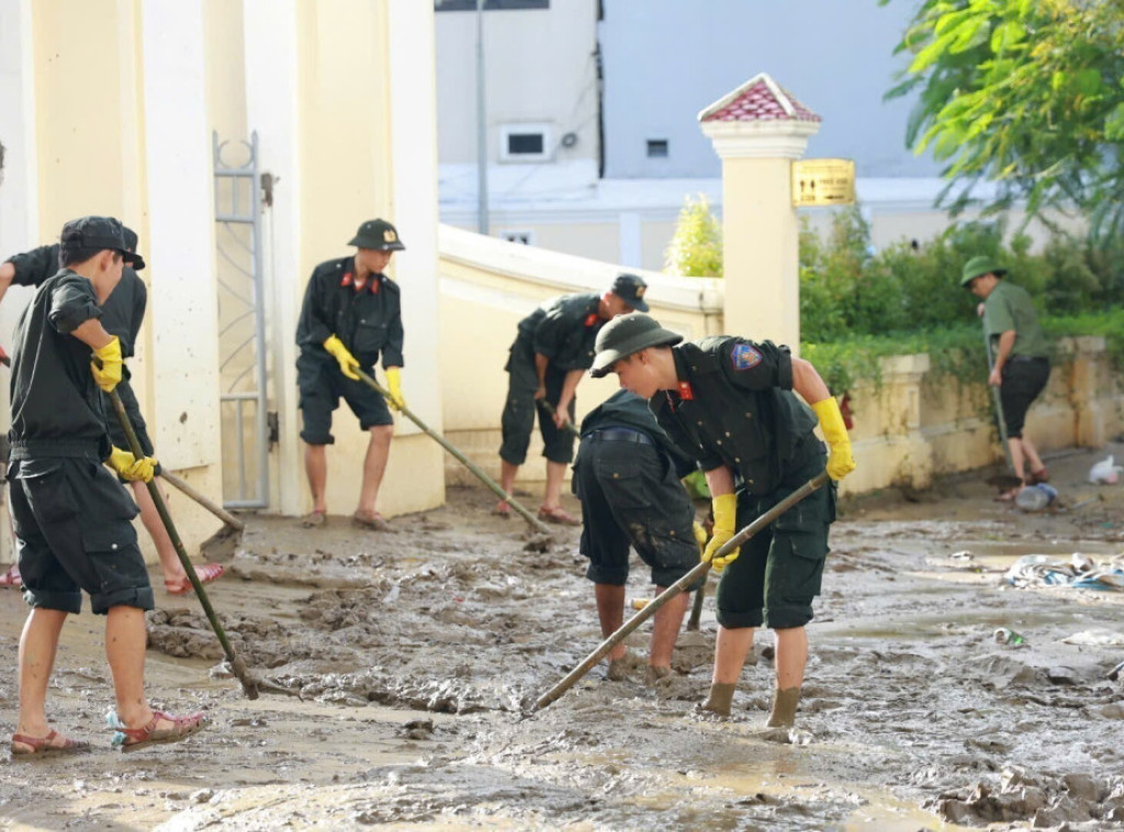 Broj poginulih u poplavama u centralnom Vijetnamu porastao na 40
