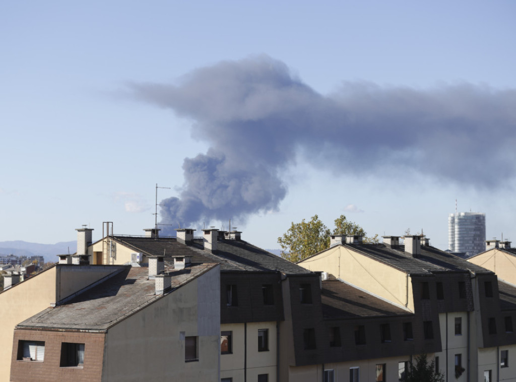 Hrvatska: U Svetoj Nedelji gori skladište guma