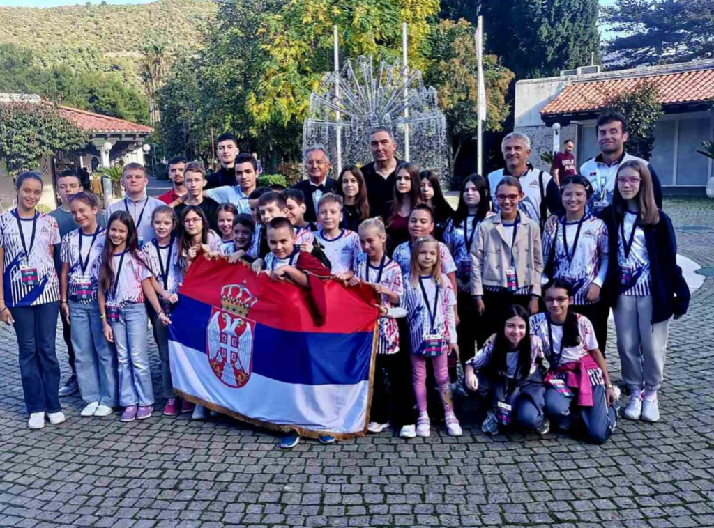 Ambasador Srbije Nebojša Rodić posetio mlade srpske šahiste na Evropskom prvenstvu u Budvi