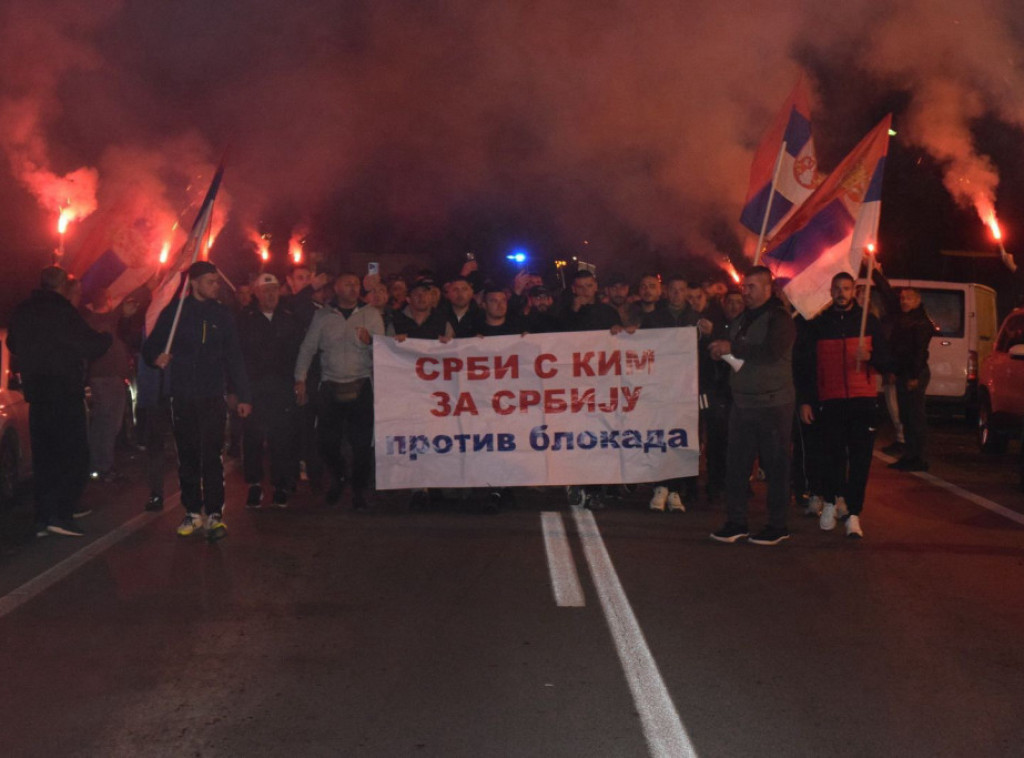 Više hiljada ljudi u Meljaku dočekalo Srbe koji pešače sa KiM ka Novom Sadu