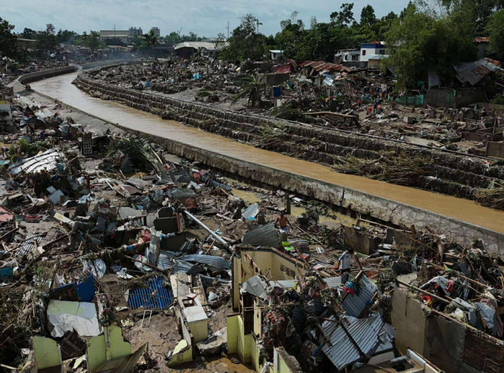 Broj žrtava tajfuna Kalmegi na Filipinima porastao na više od 100