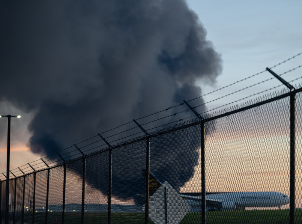 Najmanje sedam osoba poginulo u avionskoj nesreći blizu aerodroma u Luivilu