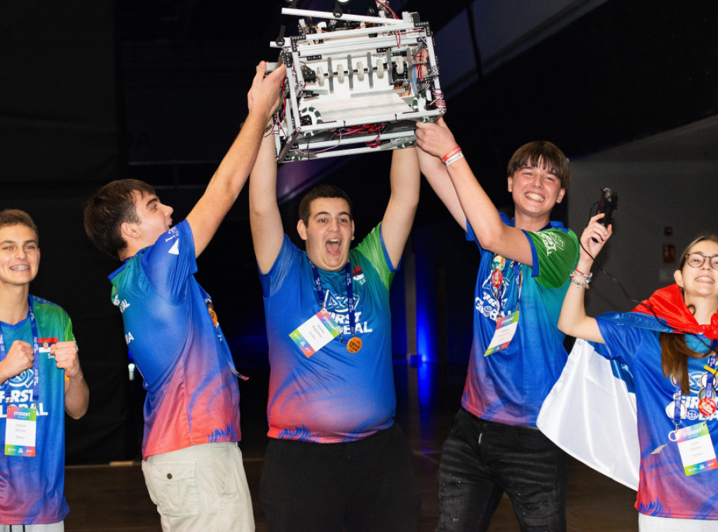 Tim Srbije osvojio srebrnu medalju na svetskoj olimpijadi iz robotike u Panami