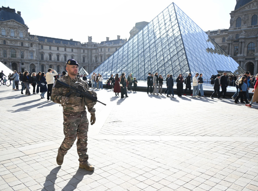 Tajms: Osumnjičeni za pljačku Luvra je motociklistička "legenda" iz siromašnog kraja