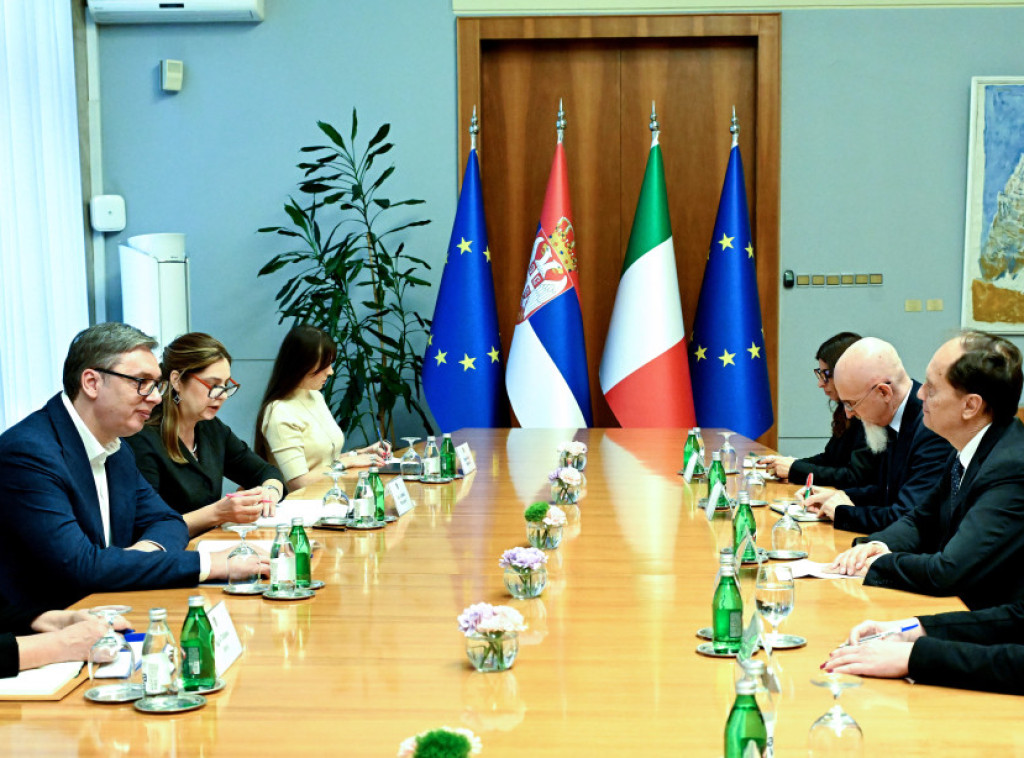 Vucic receives Italian minister Ciriani