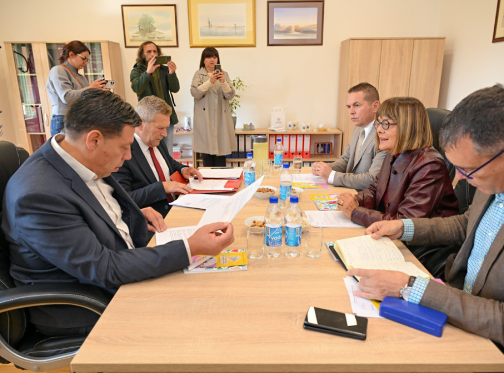 Gojkovićeva obišla Kreativni centar koji je okupio više od 430 učenika