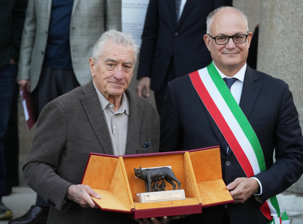 Gradonačelnik Rima uručio Robertu de Niru nagradu "Kapitolska vučica"