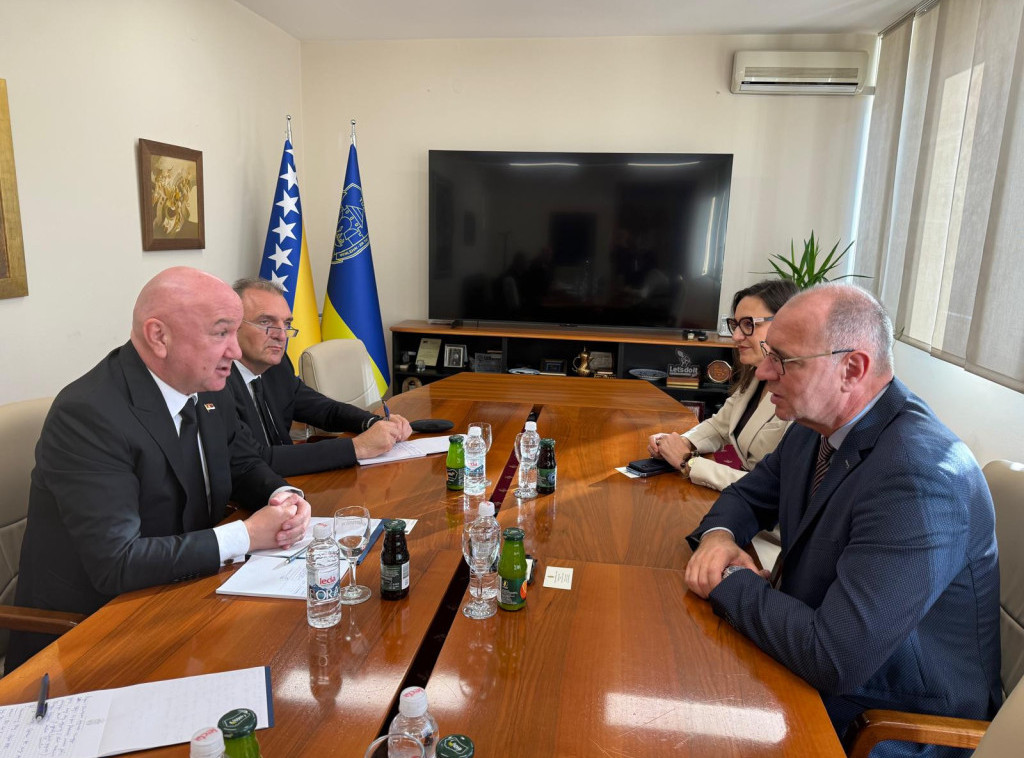 Ministar Popović u Tuzli izrazio saučešće i ponudio pomoć Srbije posle tragedije