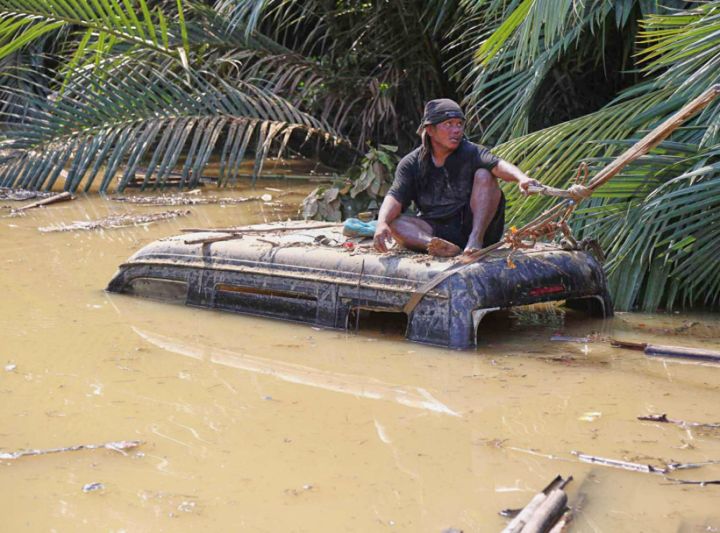 Najmanje pet osoba poginulo u tajfunu u Vijetnamu, broj žrtava na Filipinima blizu 200