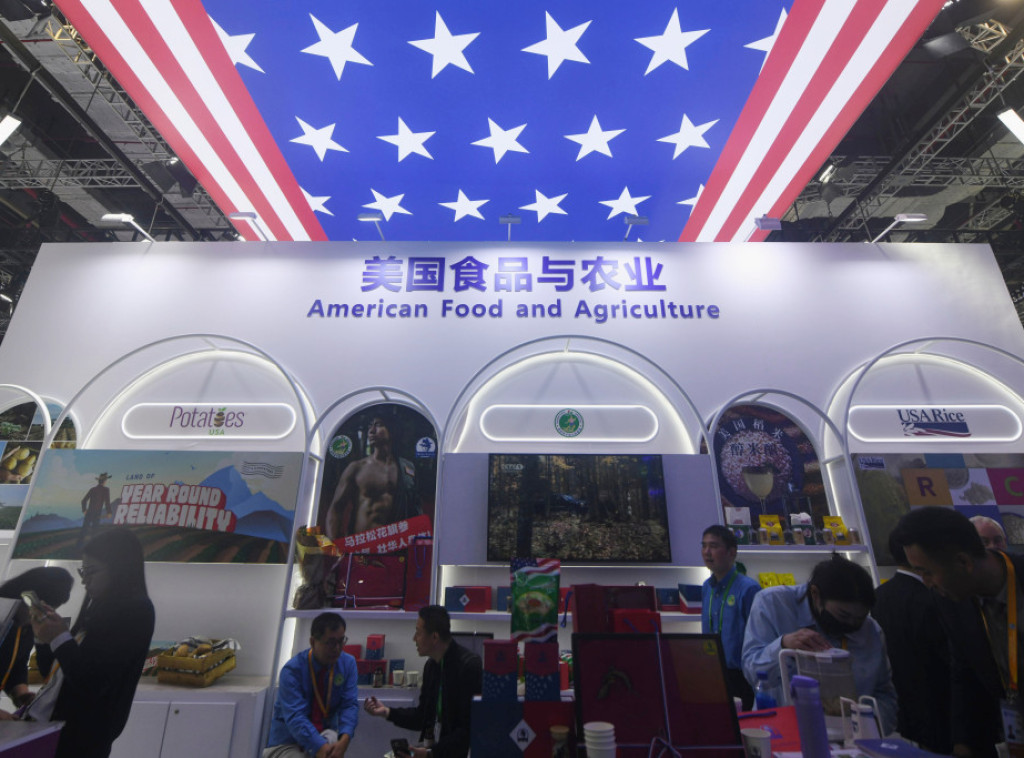 Kineski izvoz pao u oktobru zbog slabe tražnje i smanjenih isporuka u Sjedinjene Američke Države