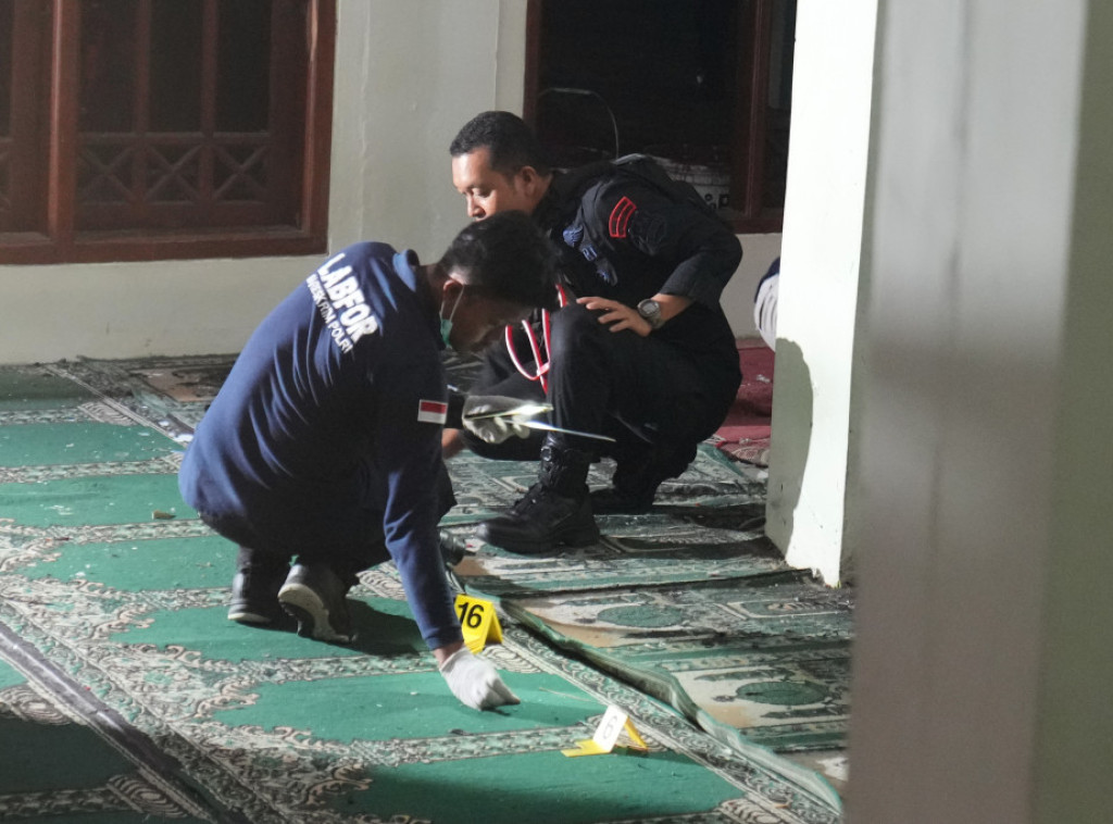 Policija: Učenik osumnjičen za umešanost u eksplozije u džamiji u Džakarti