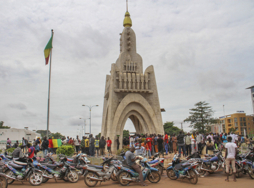 Francuska savetuje svojim građanima da  napuste Mali zbog bezbednosne situacije