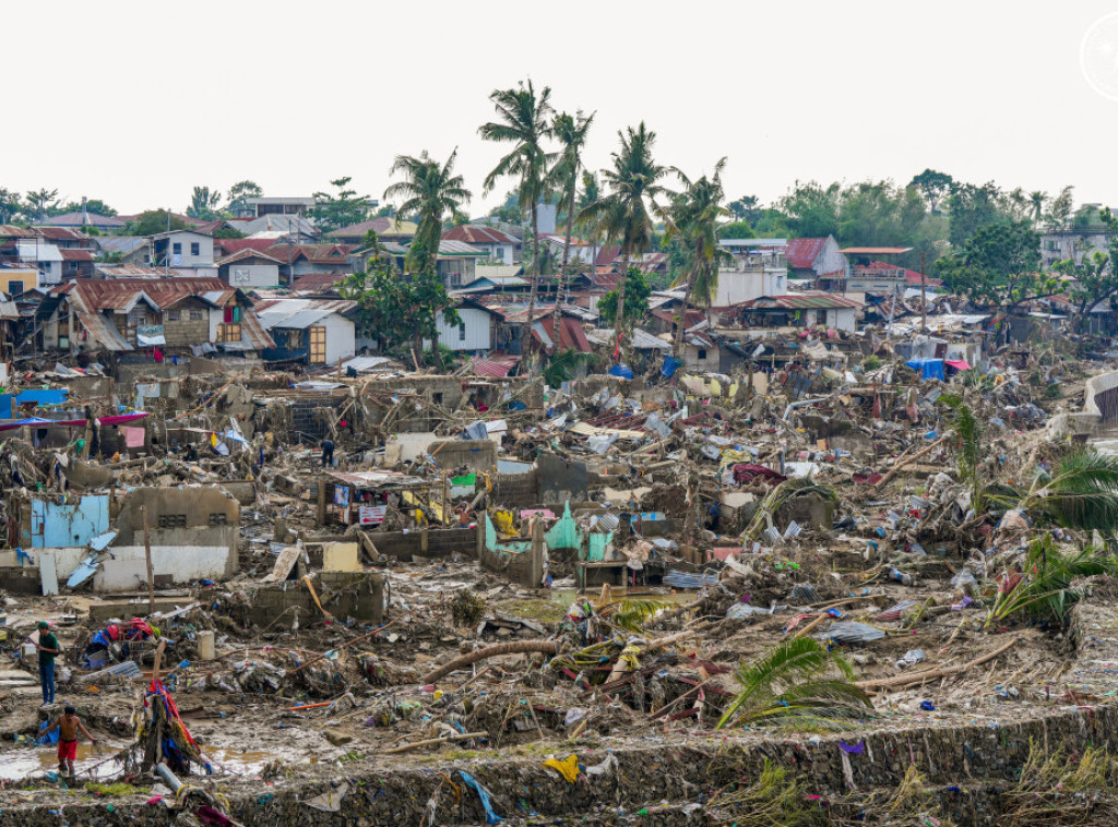 Filipini upozorili na opasne olujne udare, zbog približavanja tajfuna Fung-vong