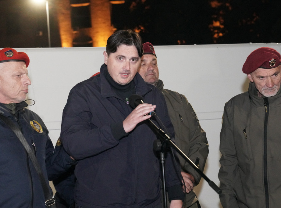 Mrdić jedanesti dan štrajkuje glađu ispred Skupštine