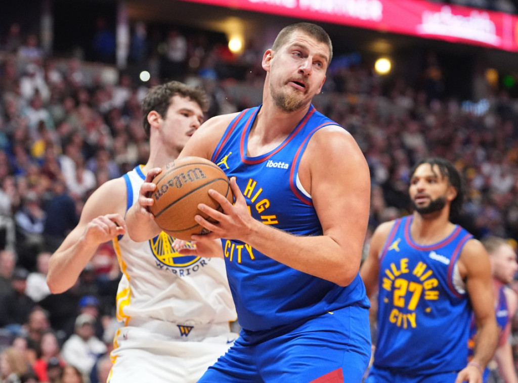 Srpski košarkaš Nikola Jokić dao 26 poena u pobedi Denvera nad Golden Stejtom