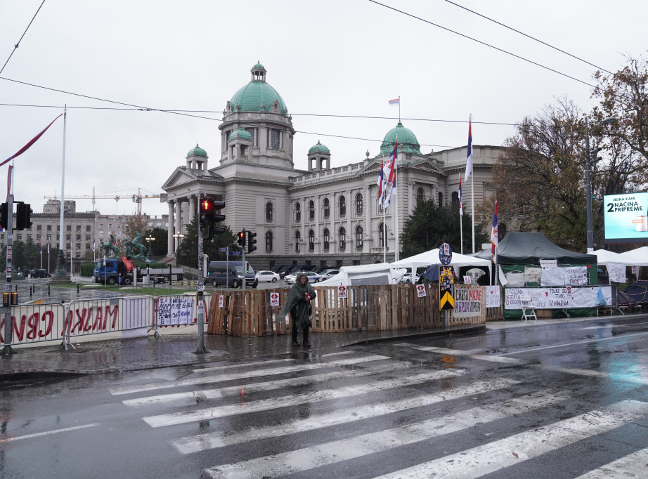 Ispred Skupštine Srbije mirno, Takovska ulica i Bulevar kralja Aleksandra prohodni za saobraćaj