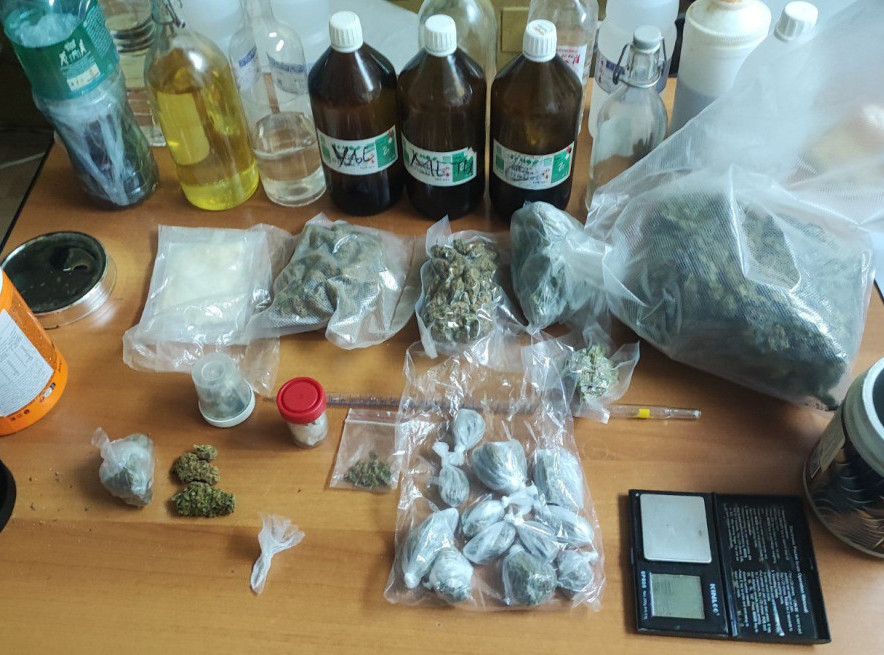 Policija u Beogradu otkrila laboratoriju za proizvodnju droge u stanu, uhapšeno jedno lice