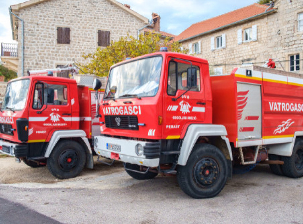 Požar kod Herceg Novog pod kontrolom, kuće odbranjene, stigao avion MUP-a