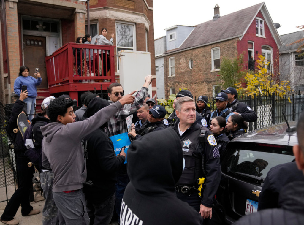 Vlasti u Čikagu tragaju za muškarcem koji je navodno pucao na agente Granične patrole