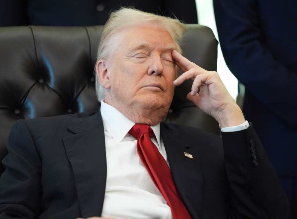 CNN: Snimak Trampa sa zatvorenim očima brzo se proširio društvenim mrežama