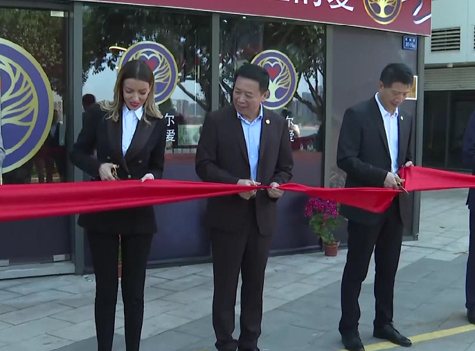 U Sjamenu otvorena prva srpska prodavnica, kineskim kupcima najviše se sviđa rakija