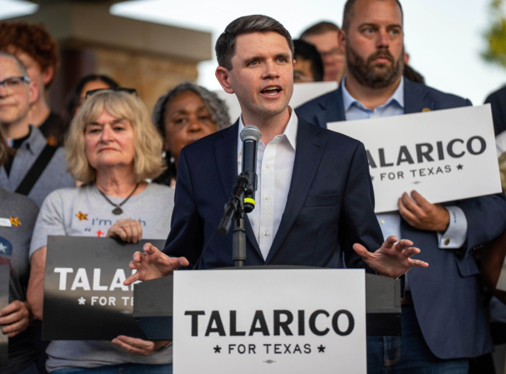 Pobožni kandidat za Senatora iz Teksasa pratio Instagram naloge glumica za odrasle