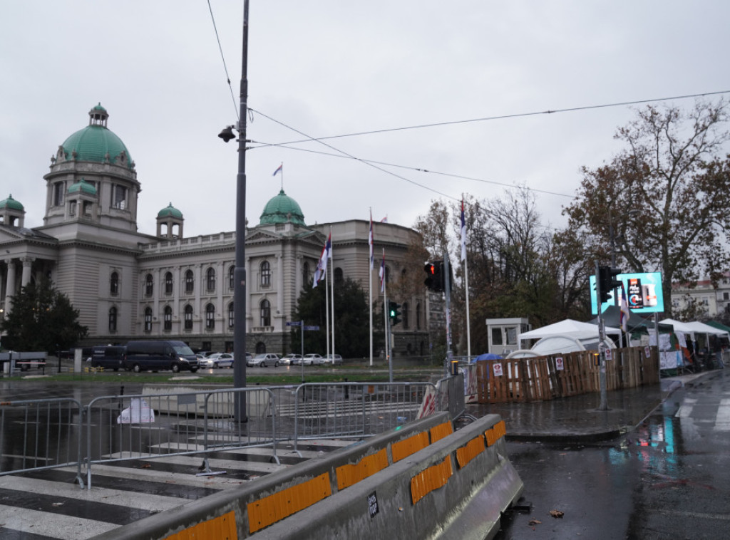 Ispred Skupštine mirno, Takovska i Bulevar kralja Aleksandra prohodni za saobraćaj
