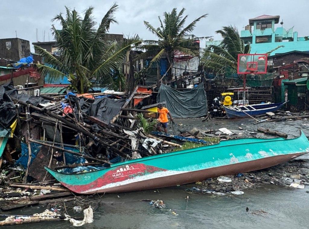 Najmanje 18 osoba poginulo u tajfunu koji je pogodio Filipine, oluja ide ka Tajvanu