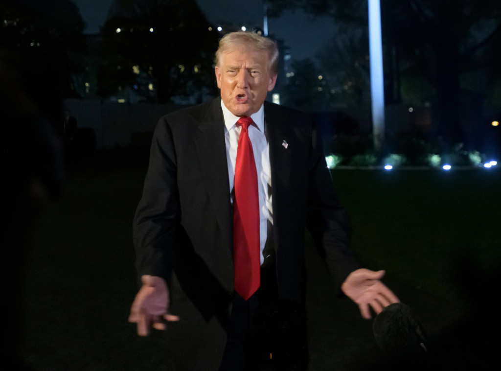 Tramp želi da većini Amerikanaca isplati 2.000 dolara finansiranih iz carina