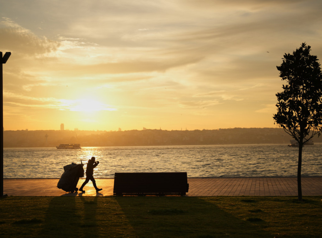 Danas umereno oblačno vreme sa sunčanim intervalima i malo toplije